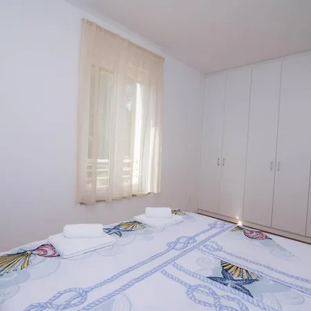 Radnik * Mali Losinj