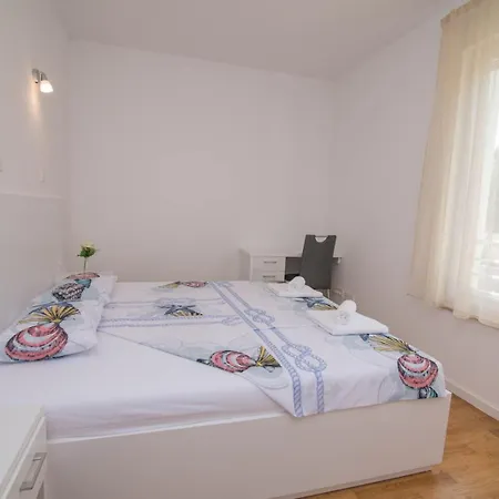 Radnik * Mali Losinj
